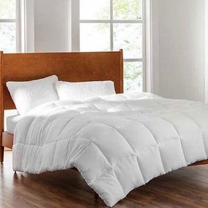 UGG White Down Alternative KING Comforter